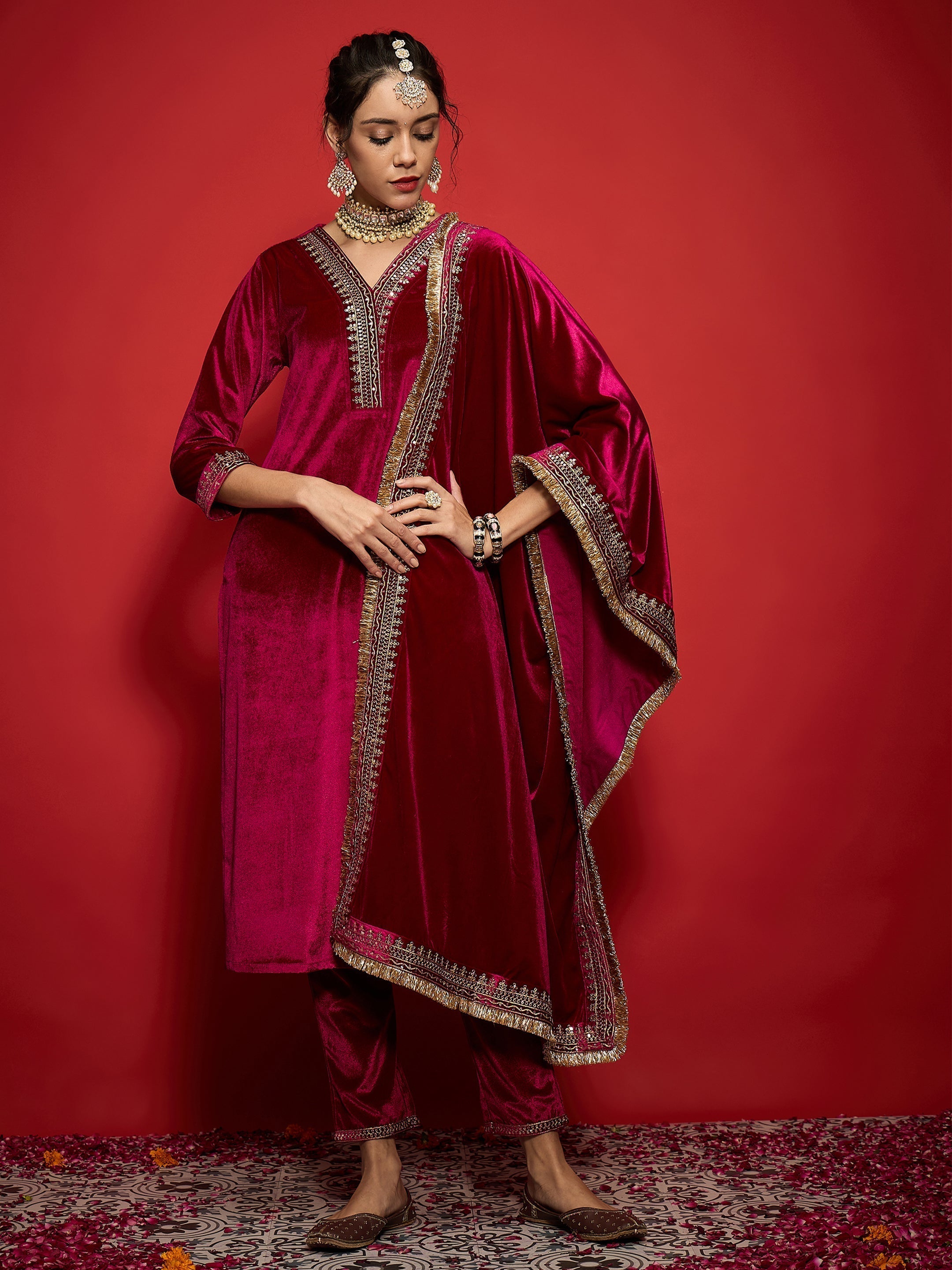 Women Fuchsia Velvet Embroidered Dushala